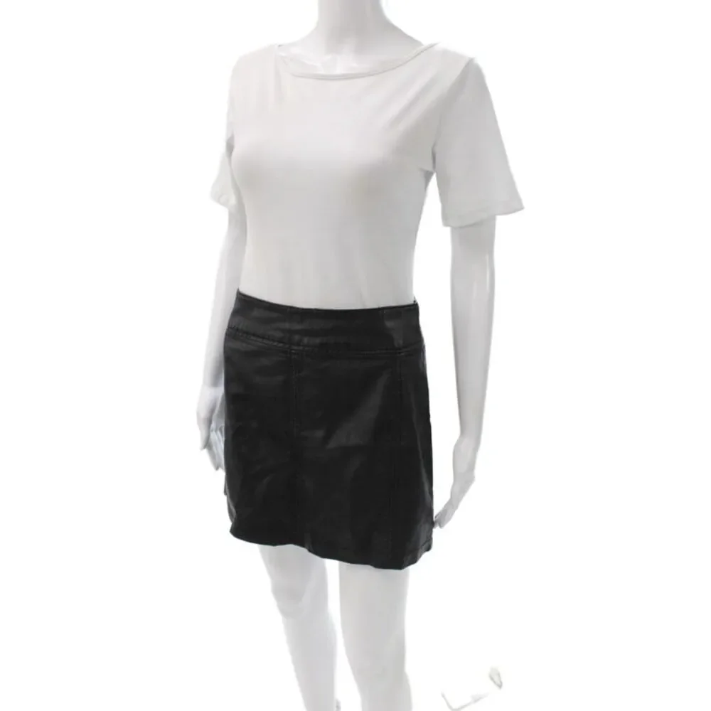 Free People Women Black Mini Skirt Polyurethane Zip Closure Size 4